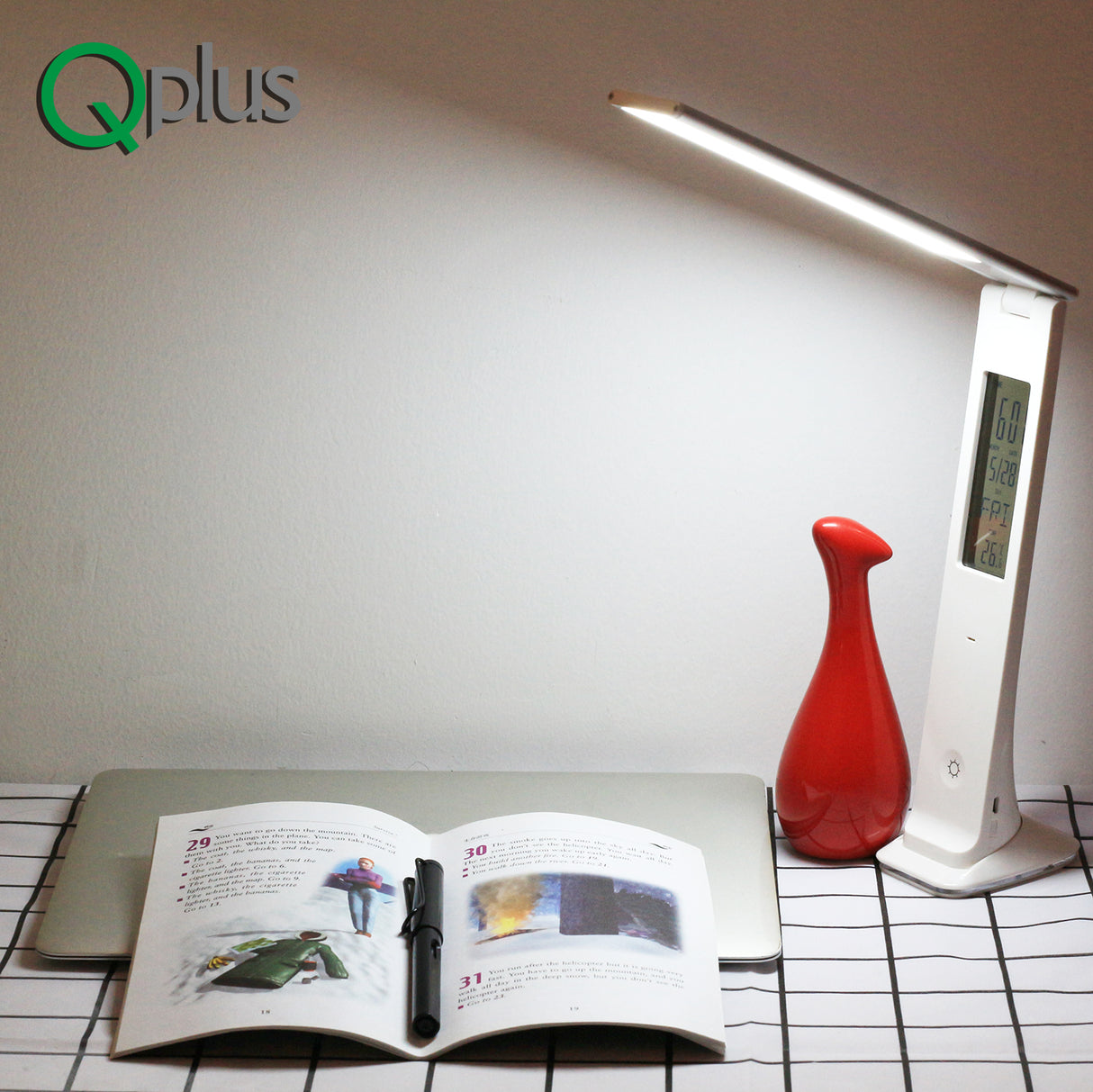 QPlus Lámpara de escritorio LED de estilo delgado, elegante, recargable, con pantalla digital - 3 niveles de brillo